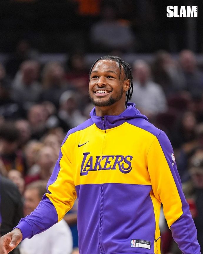 包含湖人主胜国王连战连胜，威金斯分，赫尔特成功复出的词条