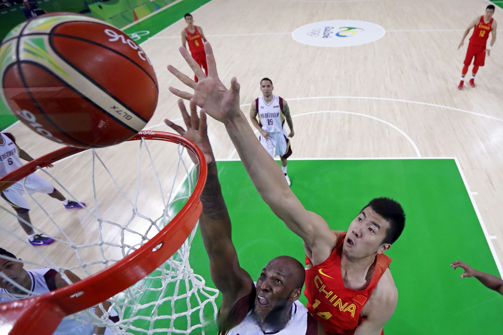 篮网队球员成功战胜个人伤病重返训练 篮网队球员成功战胜个人伤病重返训练