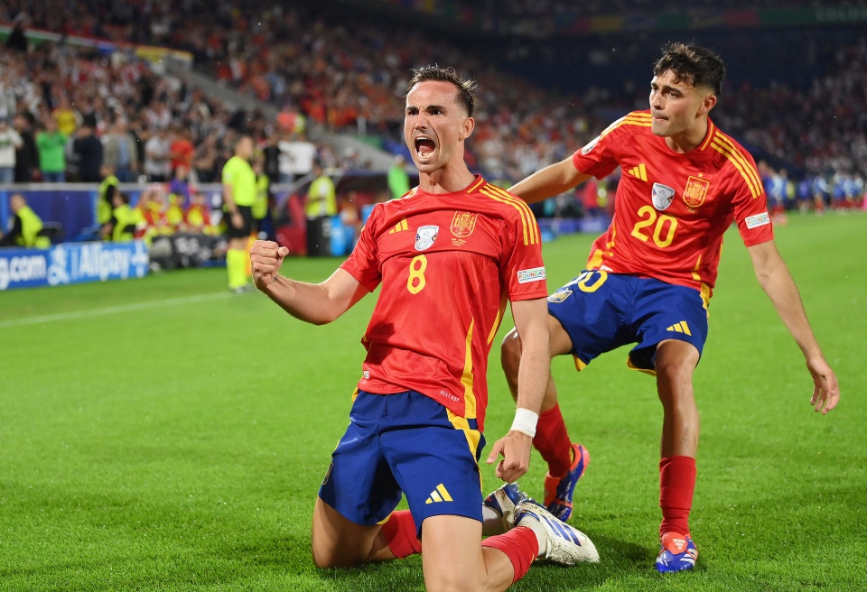 西班牙队在比赛中表现出色,轻松晋级的简单介绍 西班牙队在比赛中表现出色,轻松晋级的简单介绍