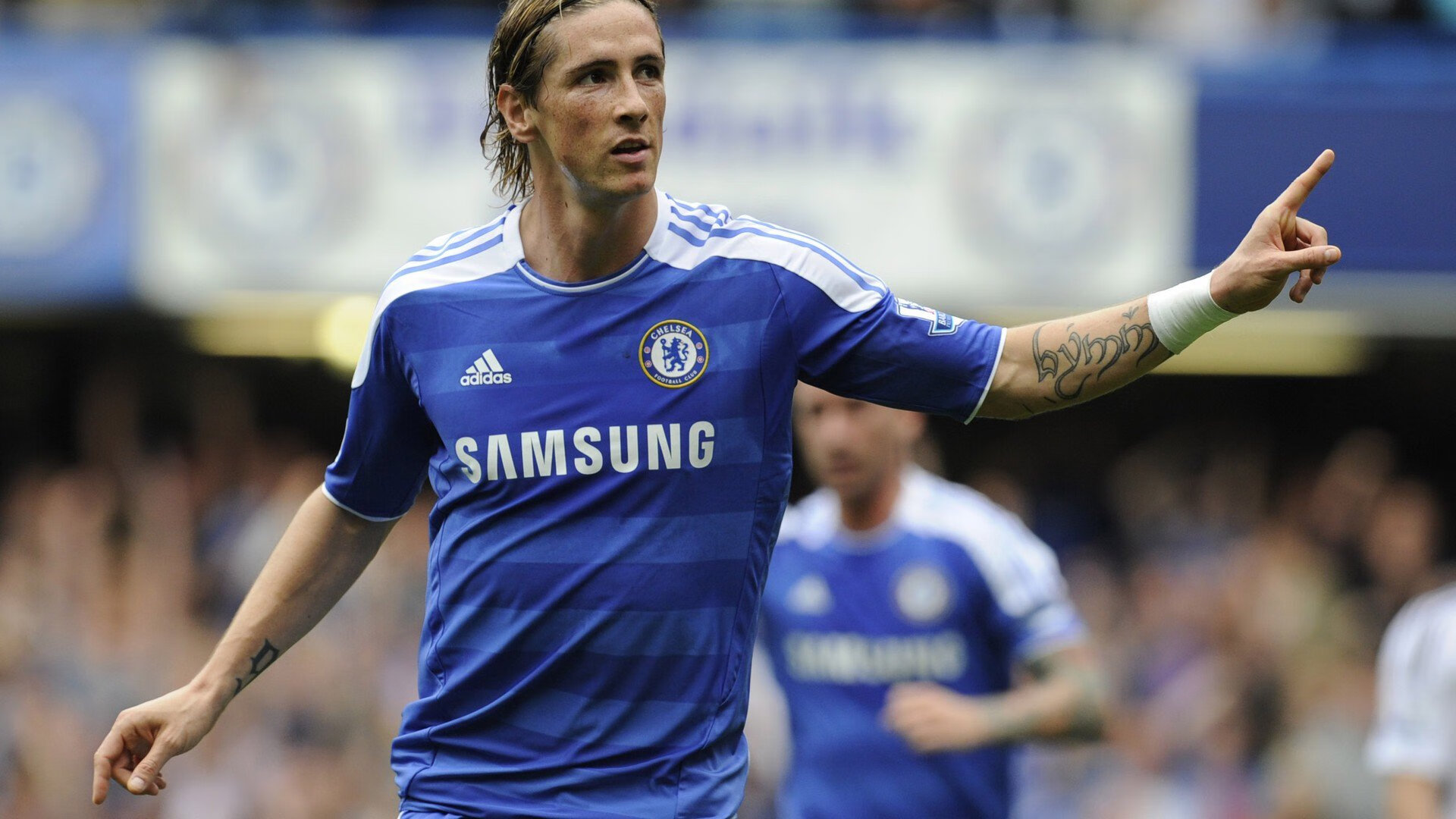 赛道上的心跳,法比尼奥在F1街道赛之夜的传奇时刻