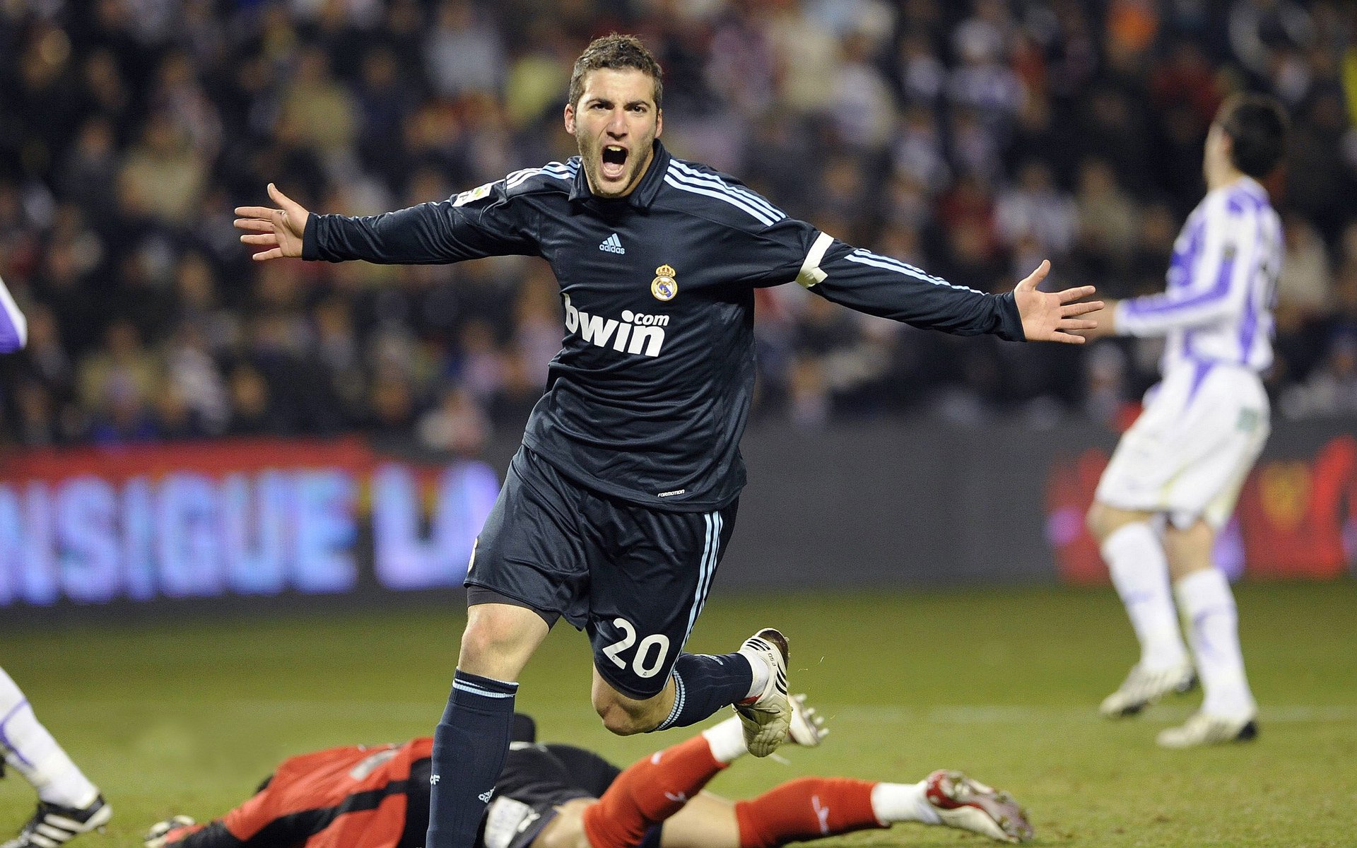 绿茵场上的地理错位,当欧冠决赛的战术风暴席卷南美高原