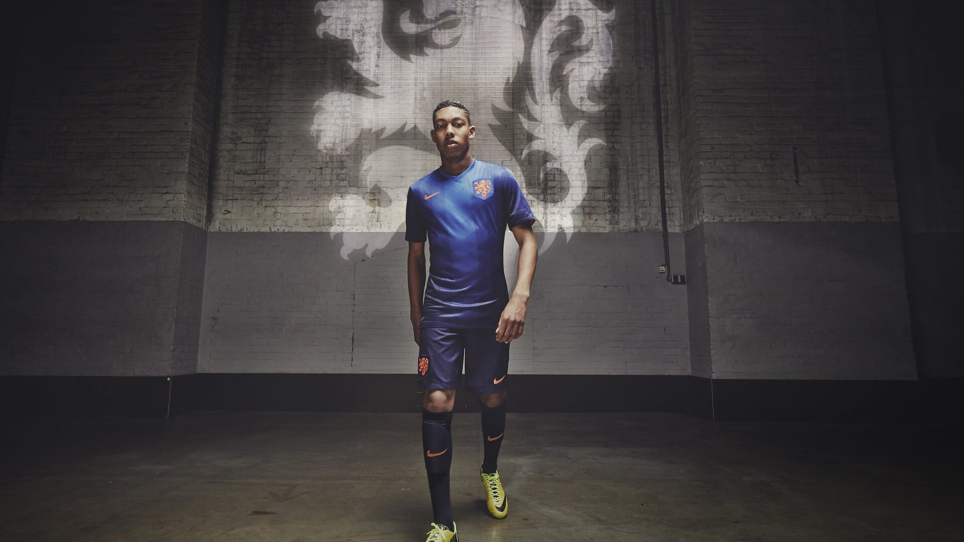 联合杯新王加冕，德约科维奇碾压式统治，法网荣耀在此刻黯然失色